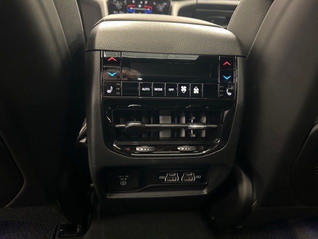 2025 Jeep Grand Cherokee Summit photo 24