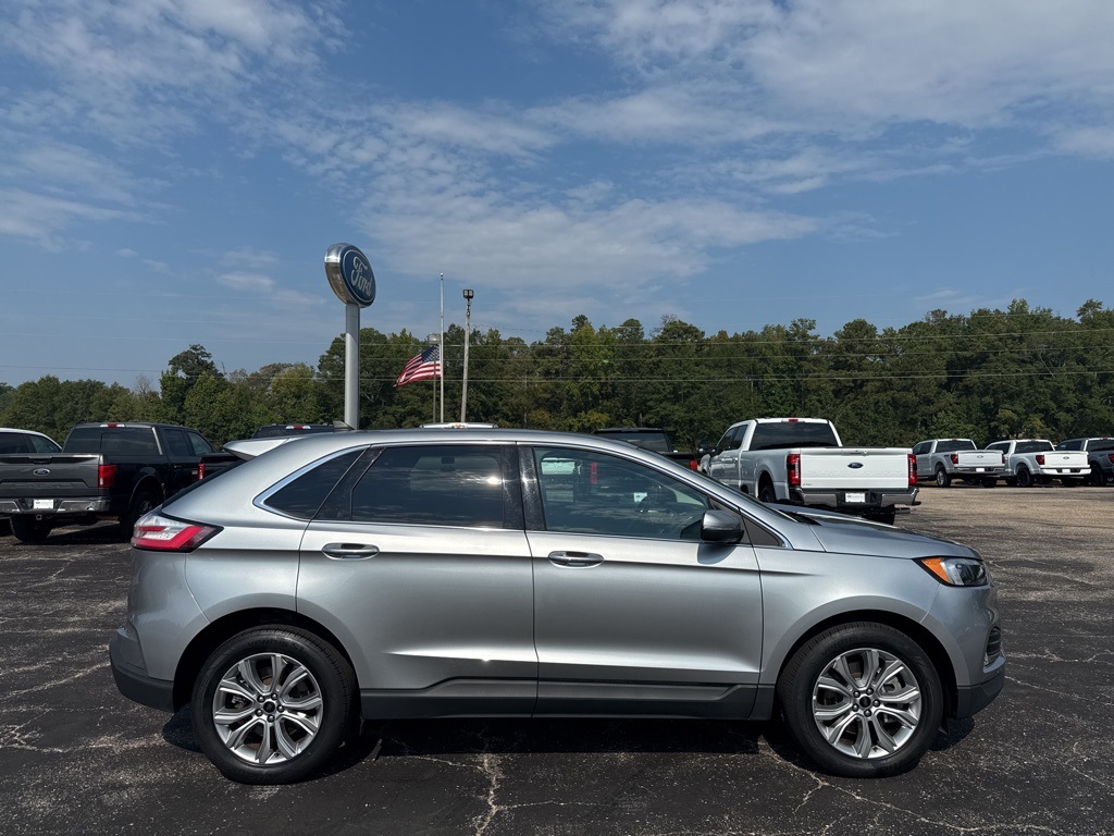 2024 Ford Edge Titanium photo 13