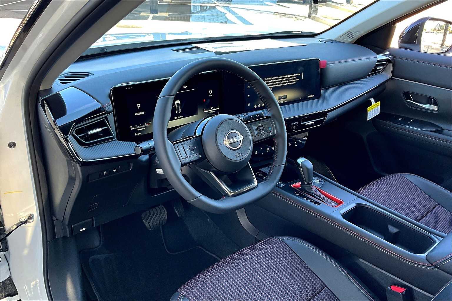 2026 Nissan Kicks SR photo 3