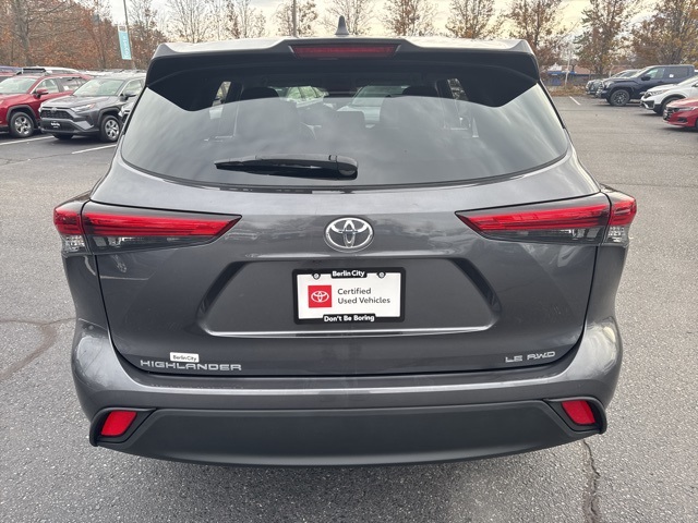2023 Toyota Highlander LE photo 3