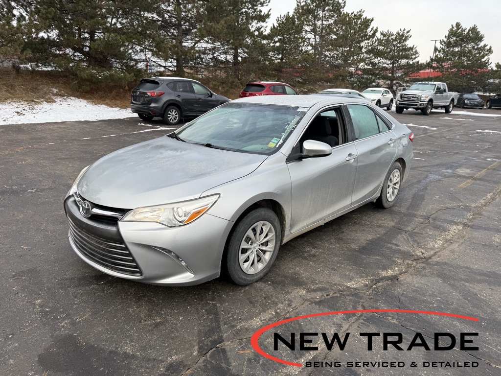 2017 Toyota Camry LE's photo