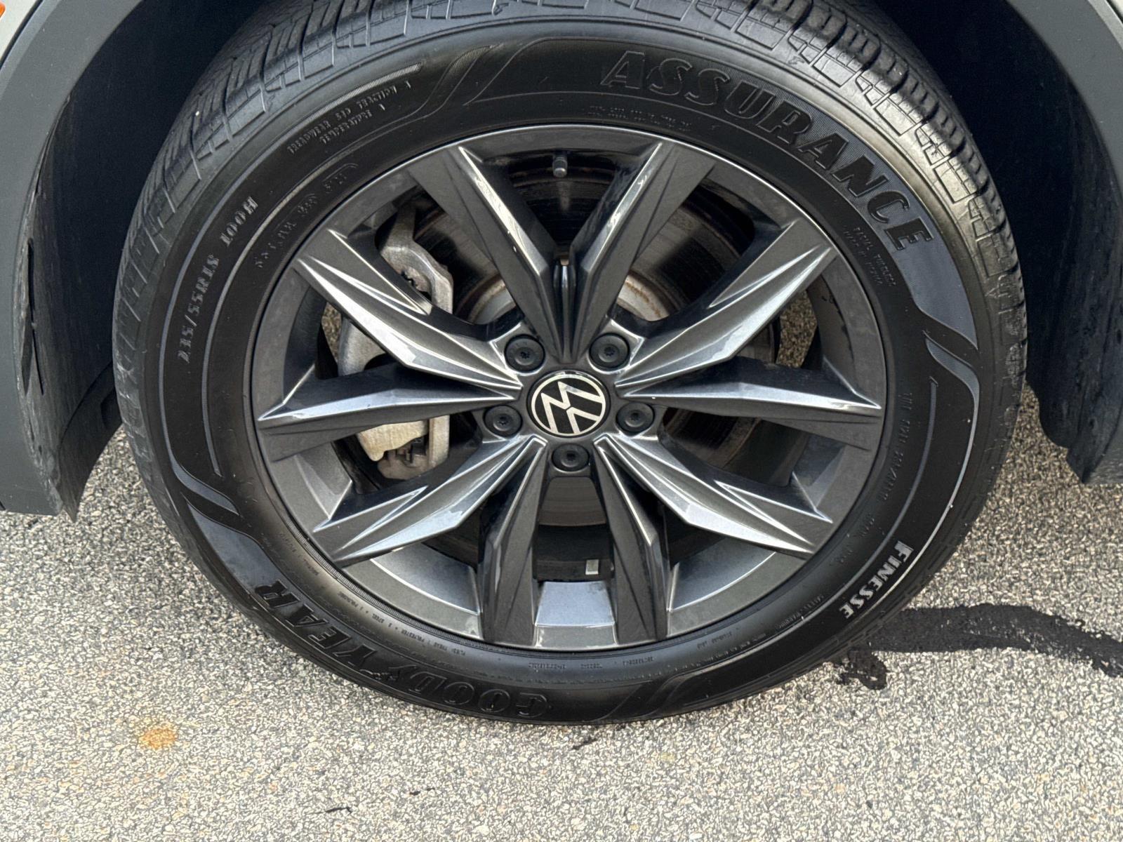 2022 Volkswagen Tiguan SE photo 3