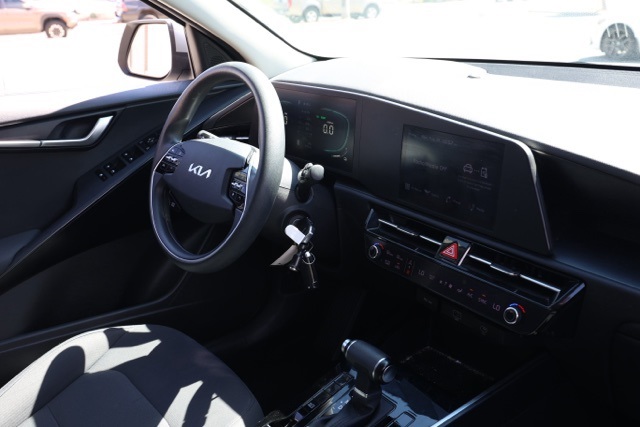 2023 Kia Niro LX photo 17