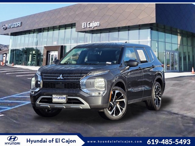 2024 Mitsubishi Outlander SE's photo