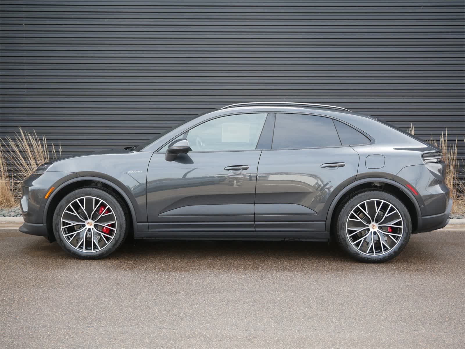 2025 Porsche Macan Electric photo 2