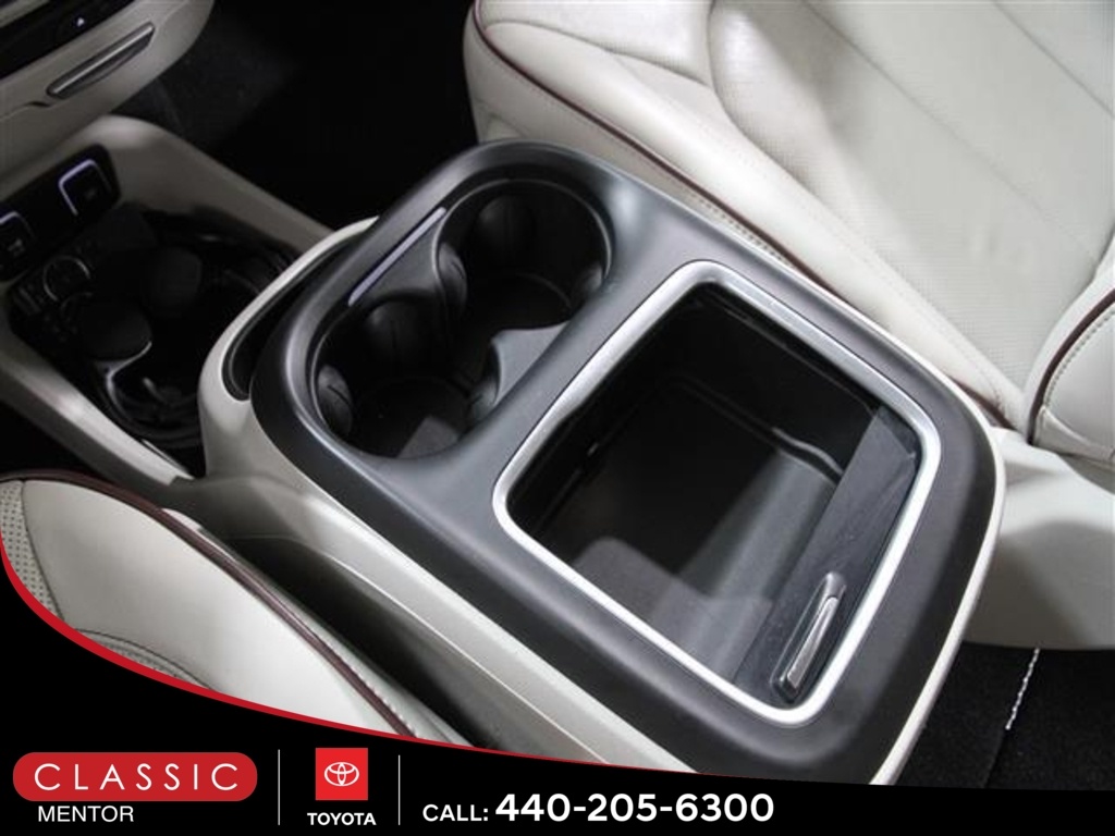 2020 Chrysler Pacifica Limited photo 16