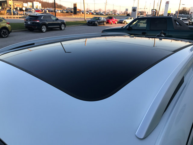 2026 Volkswagen Tiguan SEL R-Line photo 2