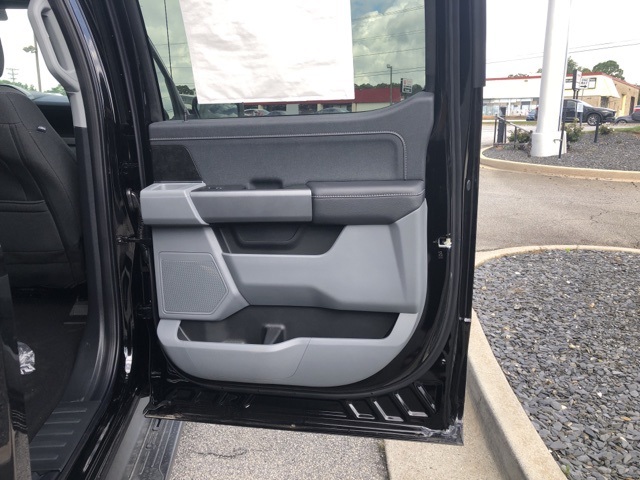 2025 Ford F-150 Lightning XLT photo 21
