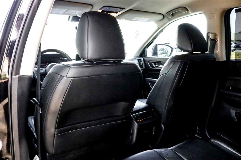 2023 Nissan Pathfinder SL photo 28