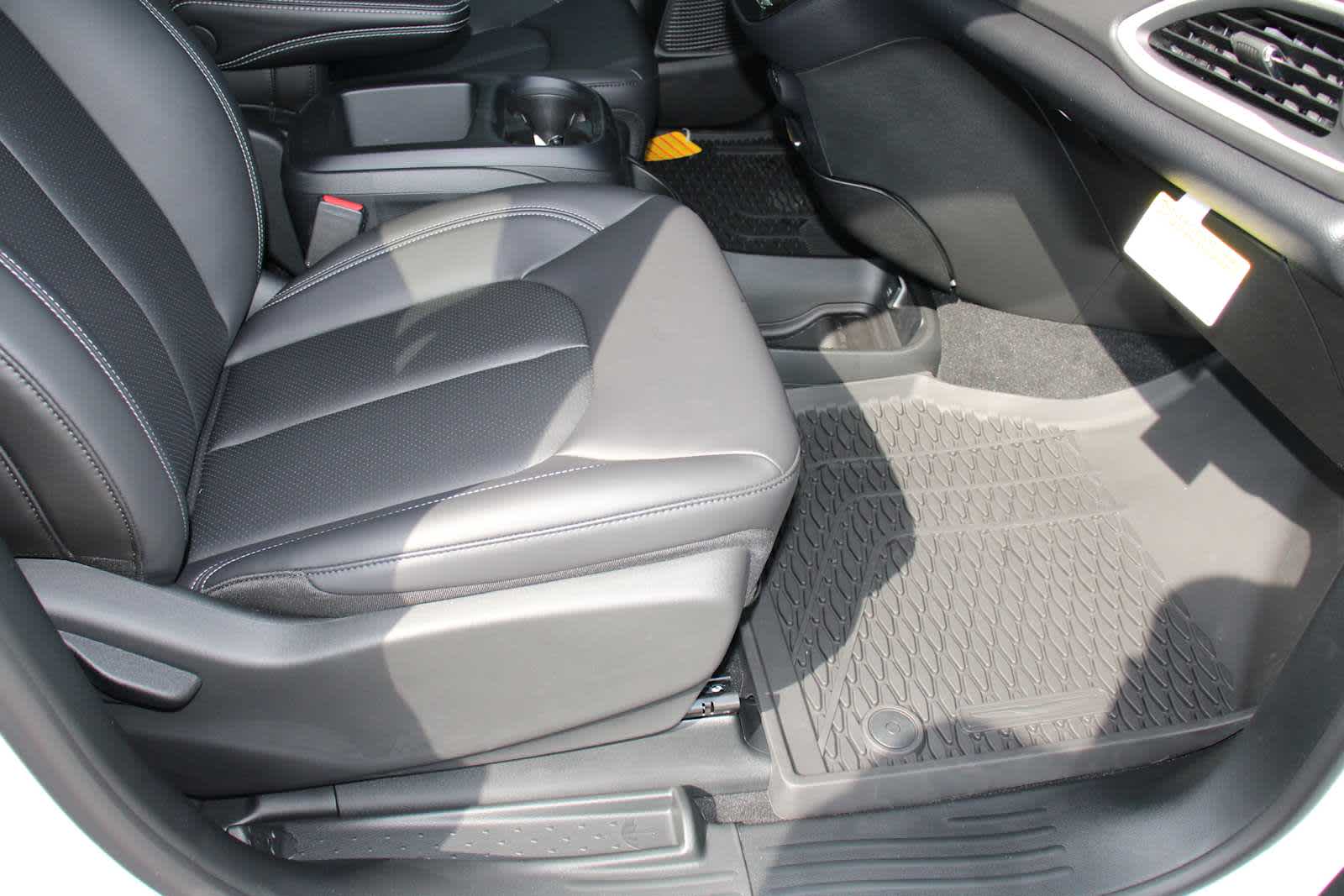 2025 Chrysler Voyager LX photo 33