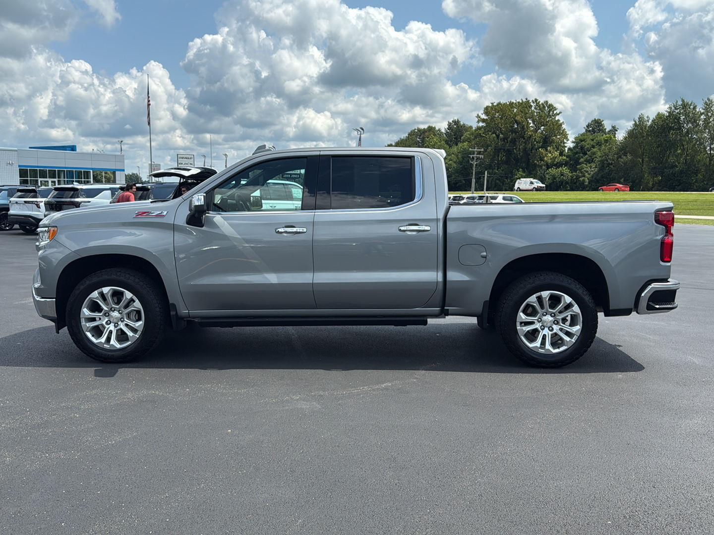 2024 Chevrolet Silverado 1500 LTZ photo 3