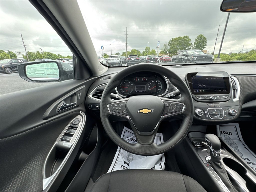 2025 Chevrolet Malibu LS photo 13