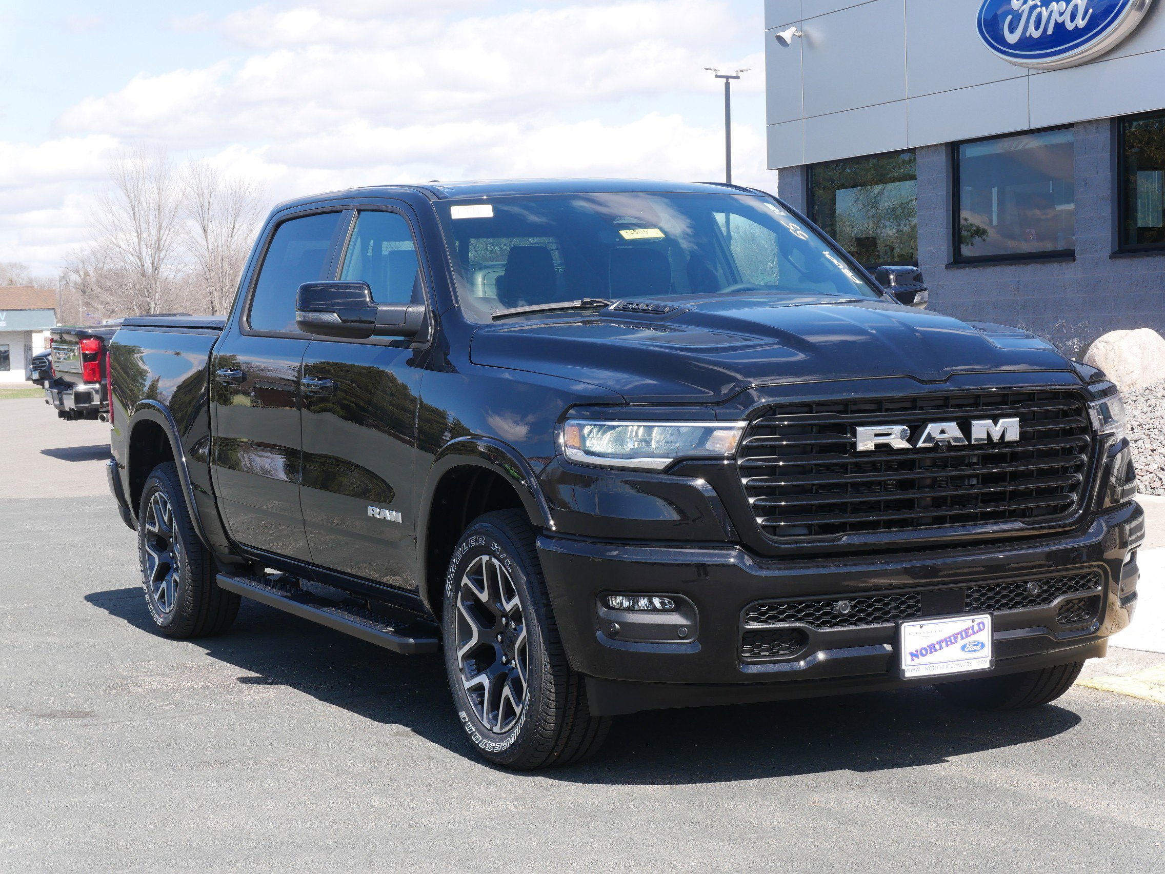 2025 Ram 1500 Laramie photo 2