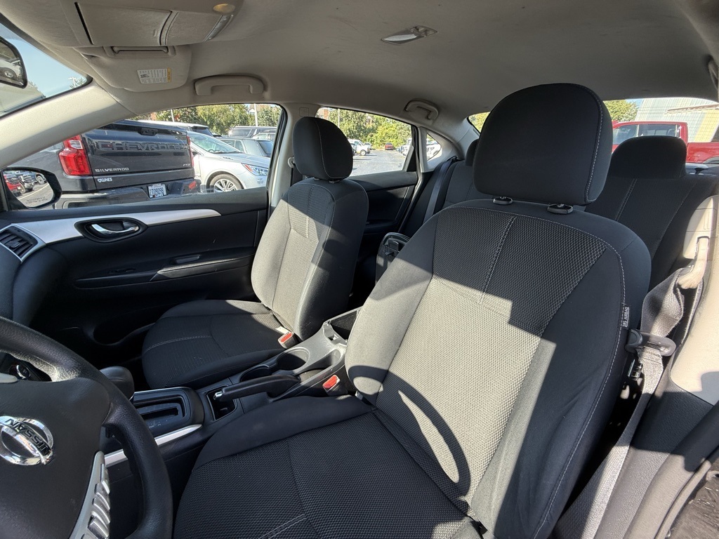 2016 Nissan Sentra S photo 14