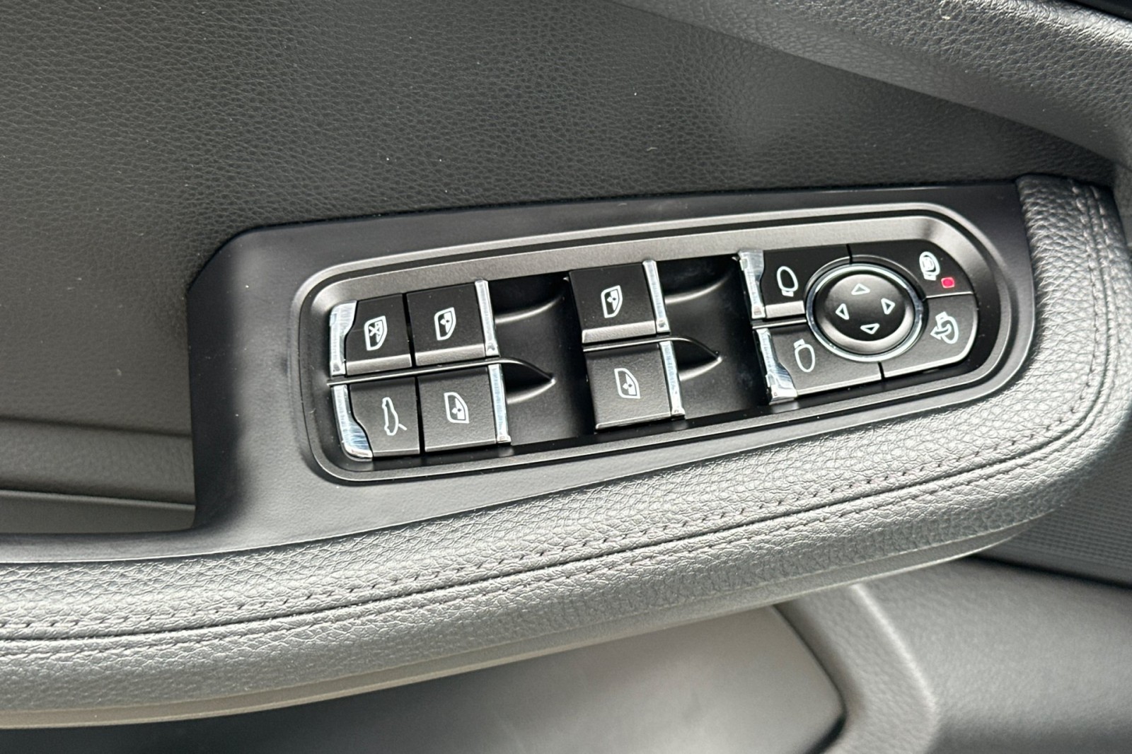 2020 Porsche Macan photo 13