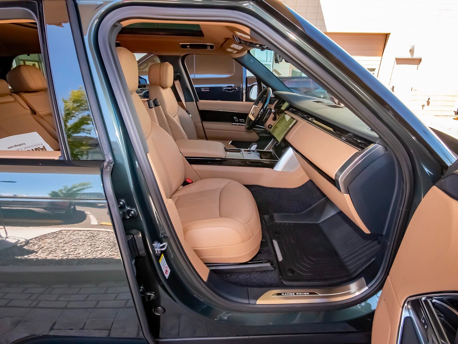 2025 Land Rover Range Rover SE photo 38