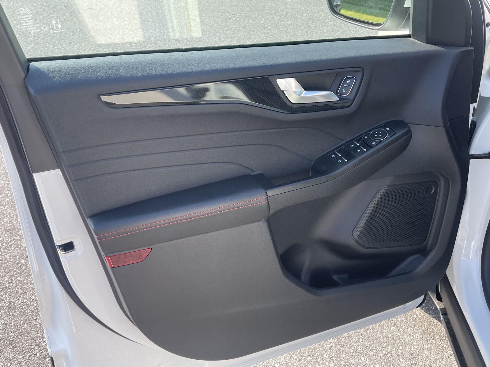 2025 Ford Escape ST-Line Select photo 21