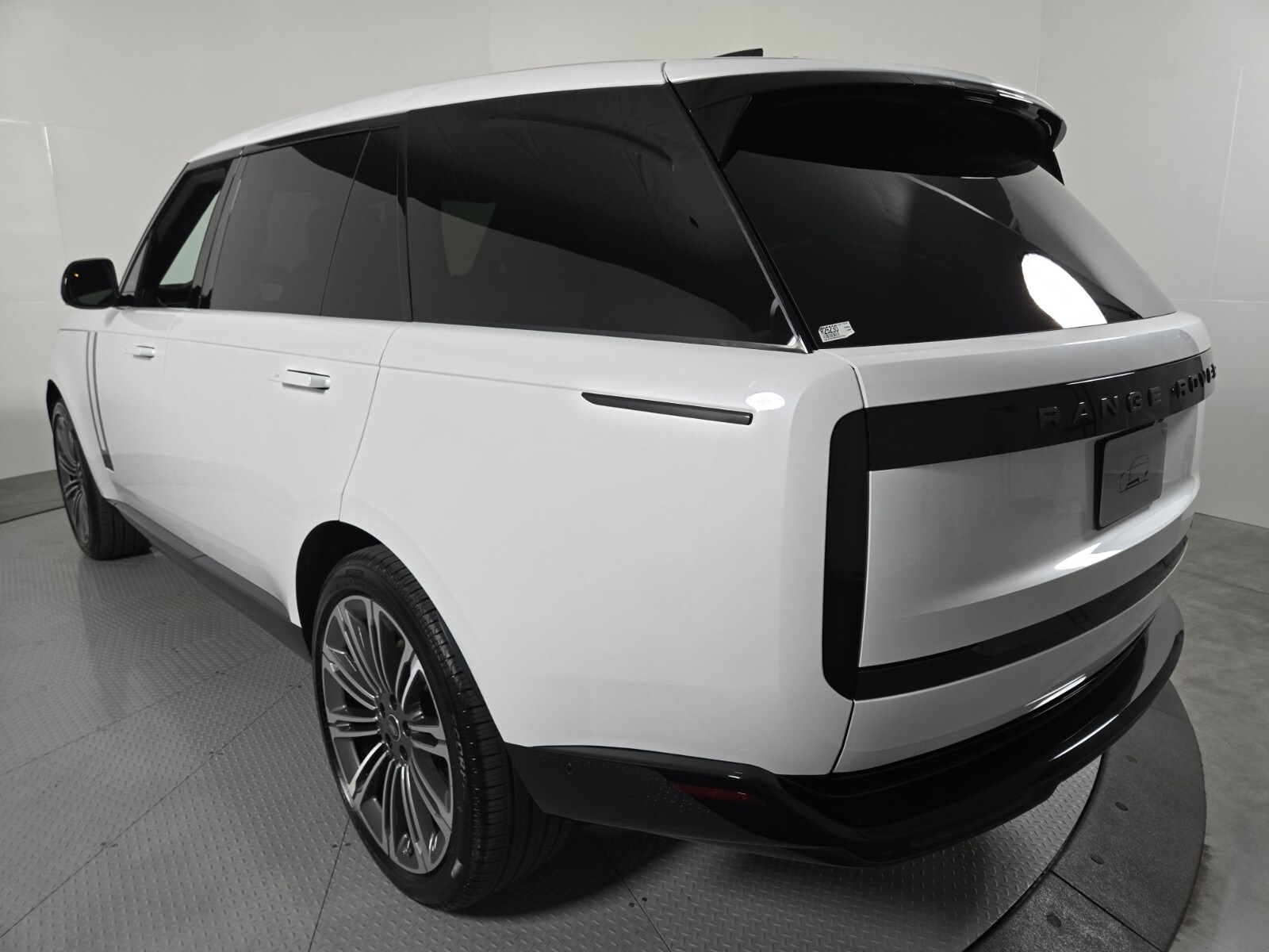 2025 Land Rover Range Rover SE photo 15