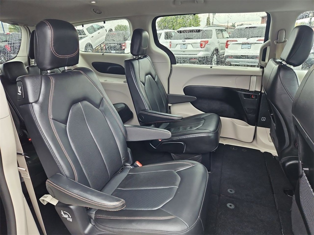 2019 Chrysler Pacifica Touring L photo 26
