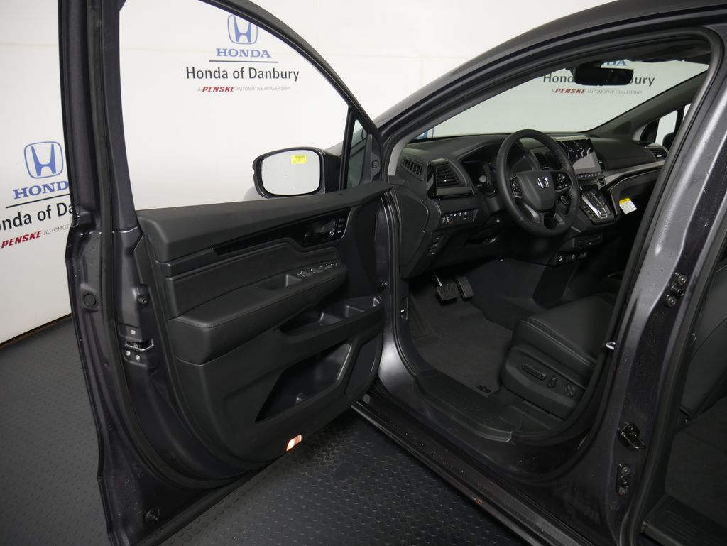 2026 Honda Odyssey Touring photo 9