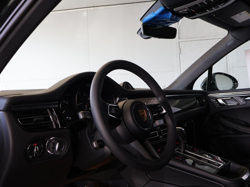 2025 Porsche Macan T photo 4