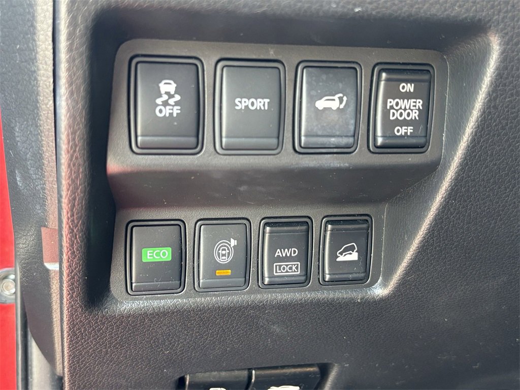2016 Nissan Rogue SV photo 23