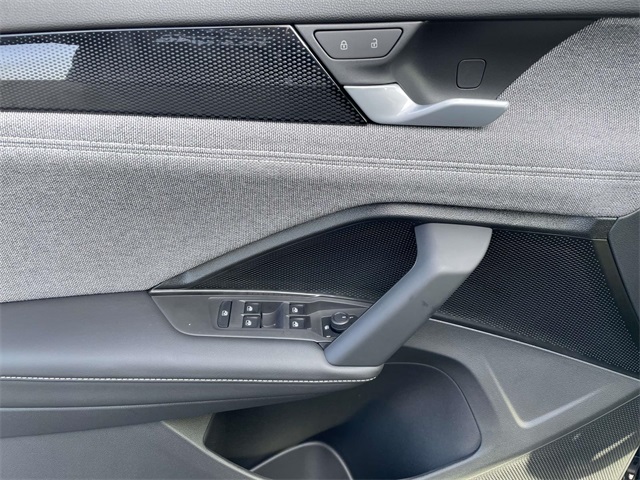 2025 Volkswagen Tiguan S photo 13