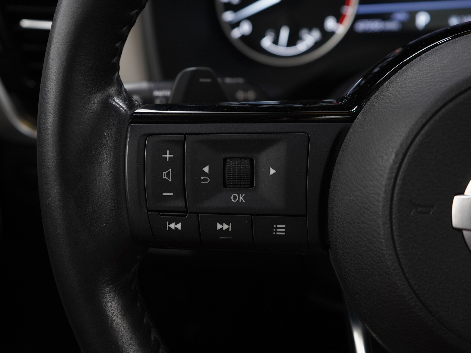 2021 Nissan Rogue SV photo 23