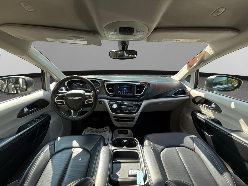 2020 Chrysler Voyager LXi photo 24