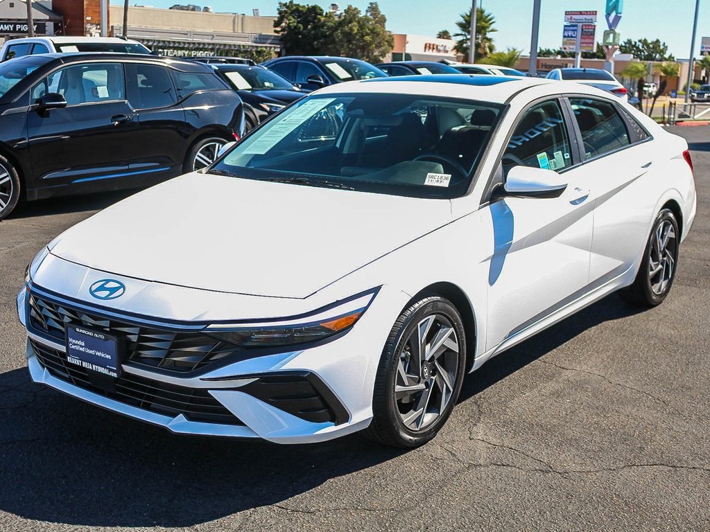 2024 Hyundai Elantra SEL photo 3