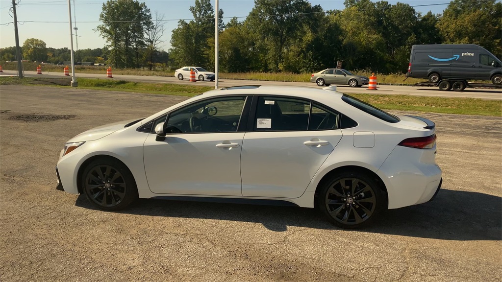 2025 Toyota Corolla XSE photo 5