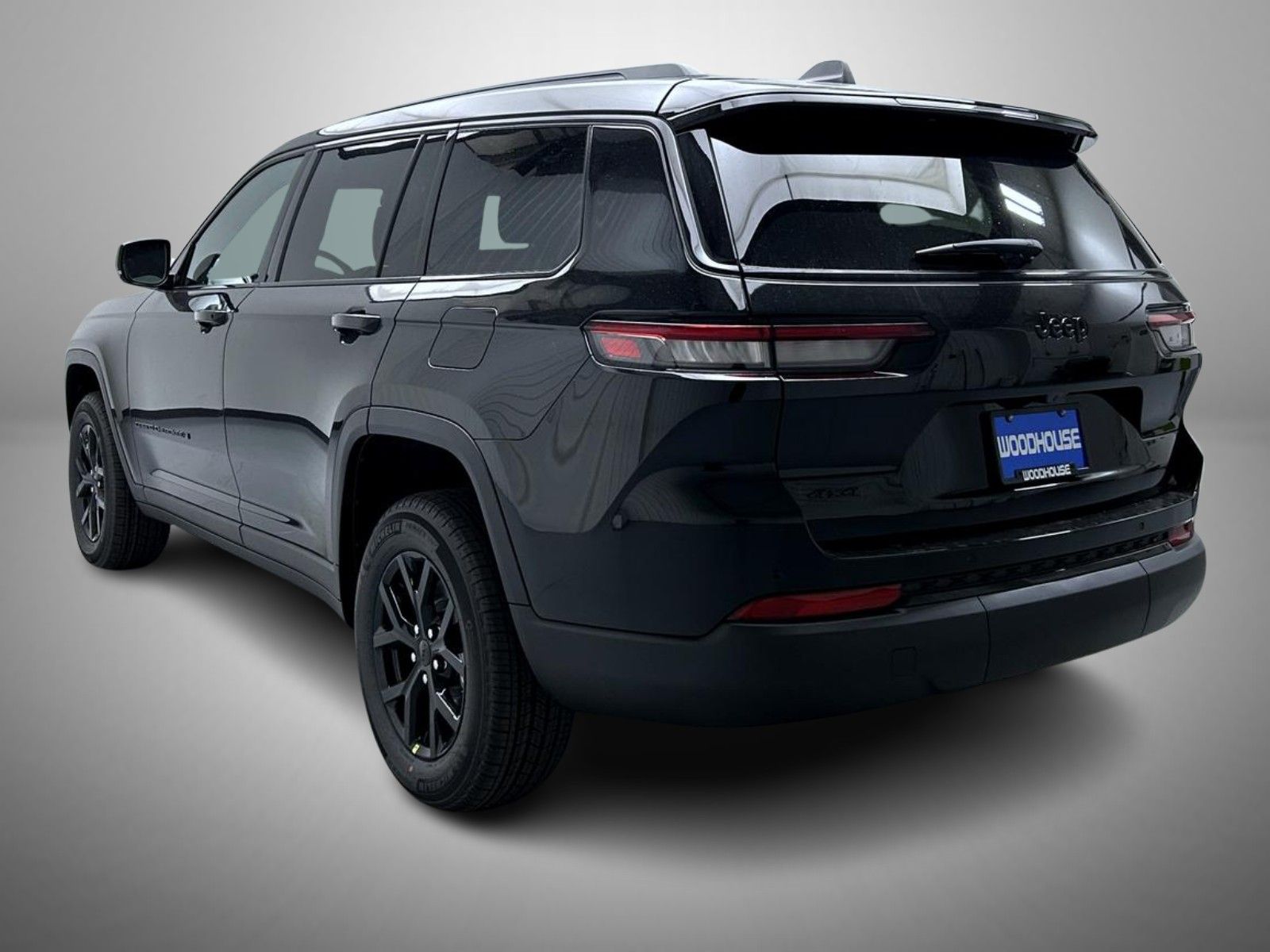 2025 Jeep Grand Cherokee Altitude photo 2