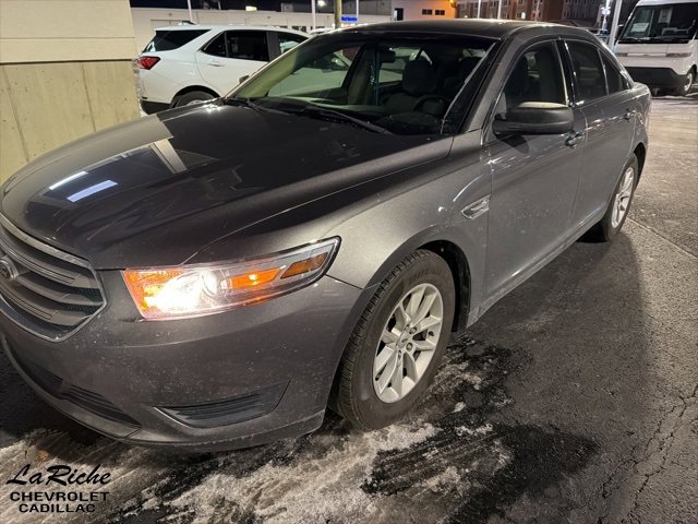 2013 Ford Taurus SE's photo