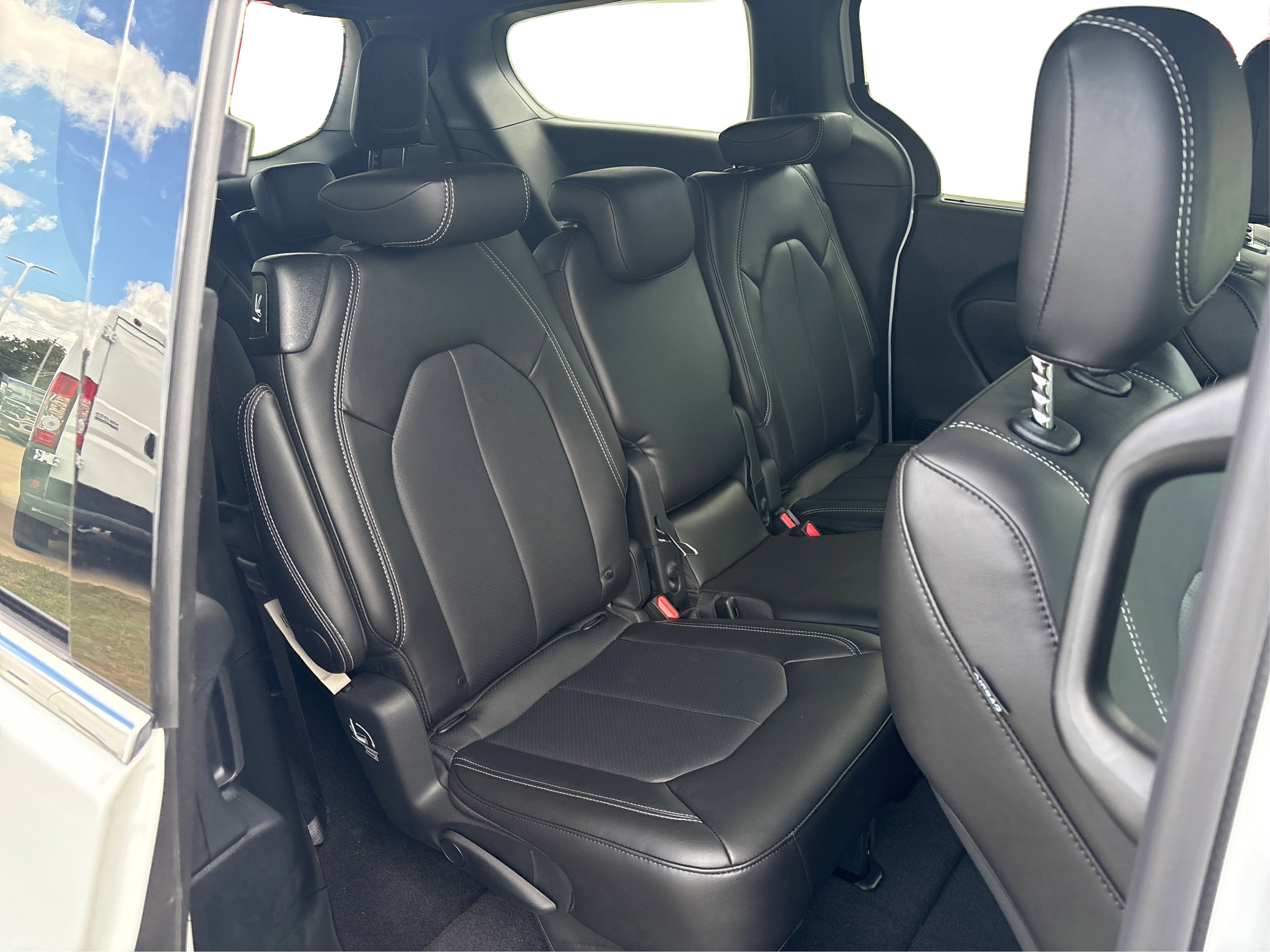 2026 Chrysler Pacifica photo 17