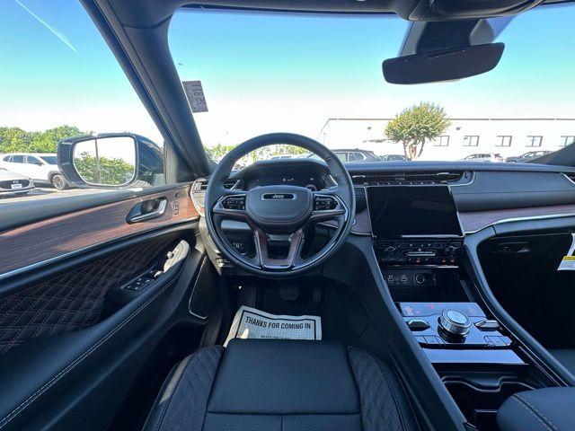 2025 Jeep Grand Cherokee Summit photo 15