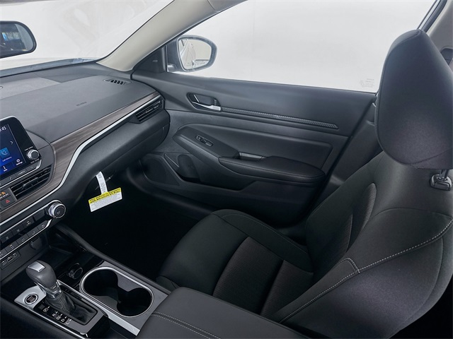 2025 Nissan Altima SV photo 24