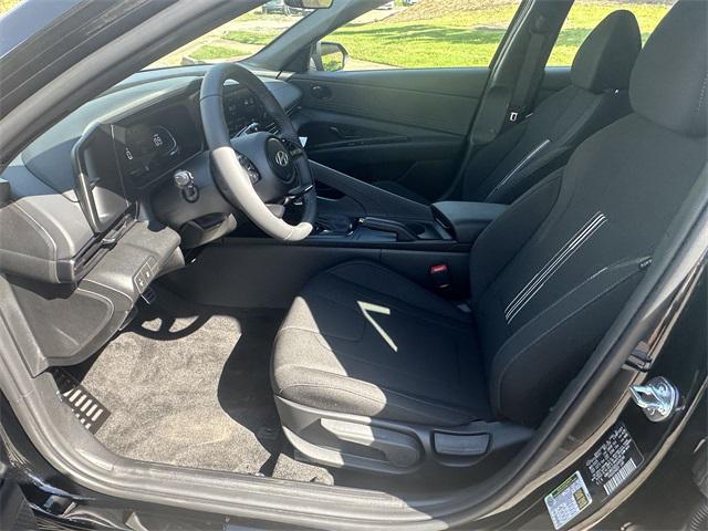 2025 Hyundai Elantra SEL Sport photo 9