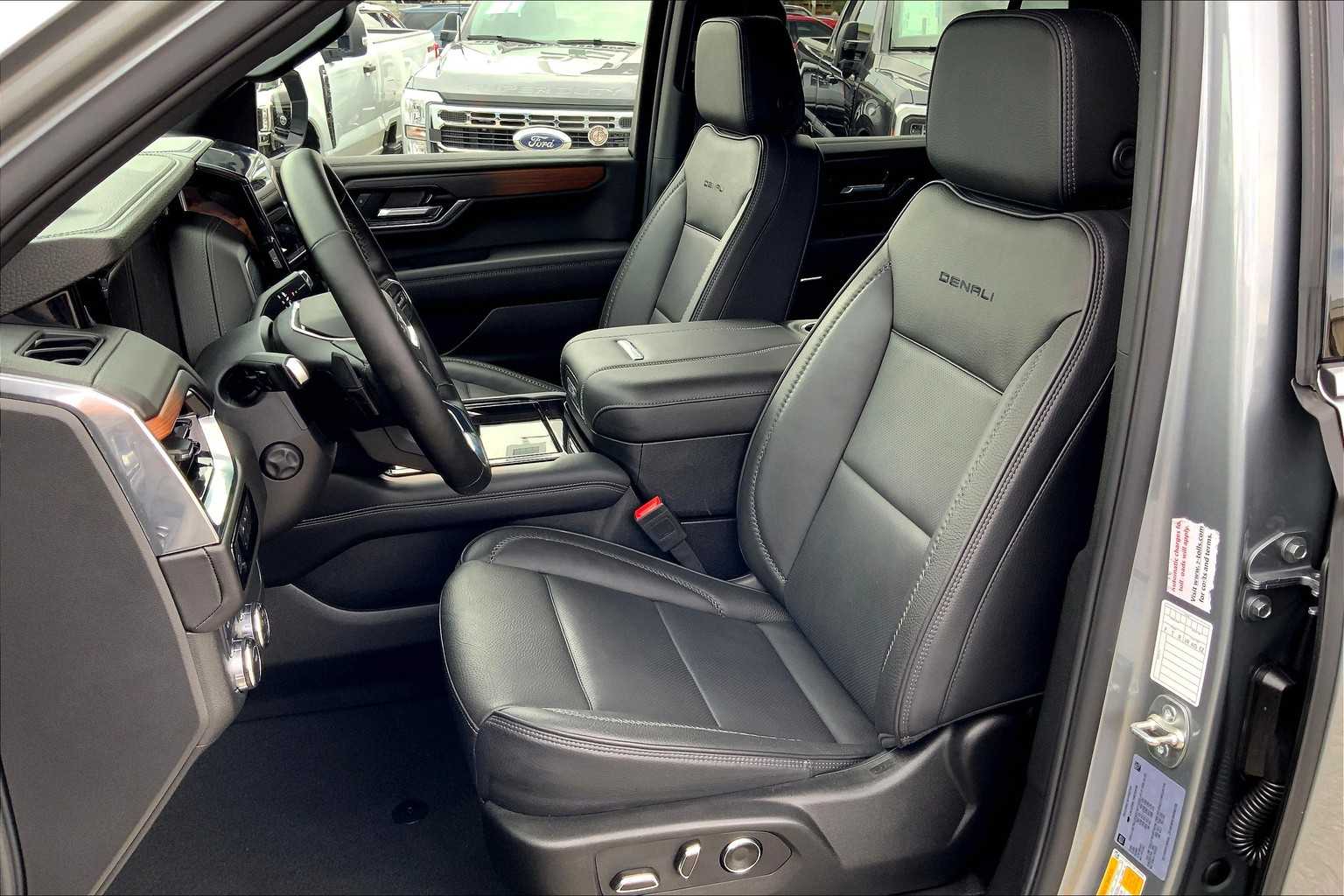 2025 Gmc Yukon Denali photo 12