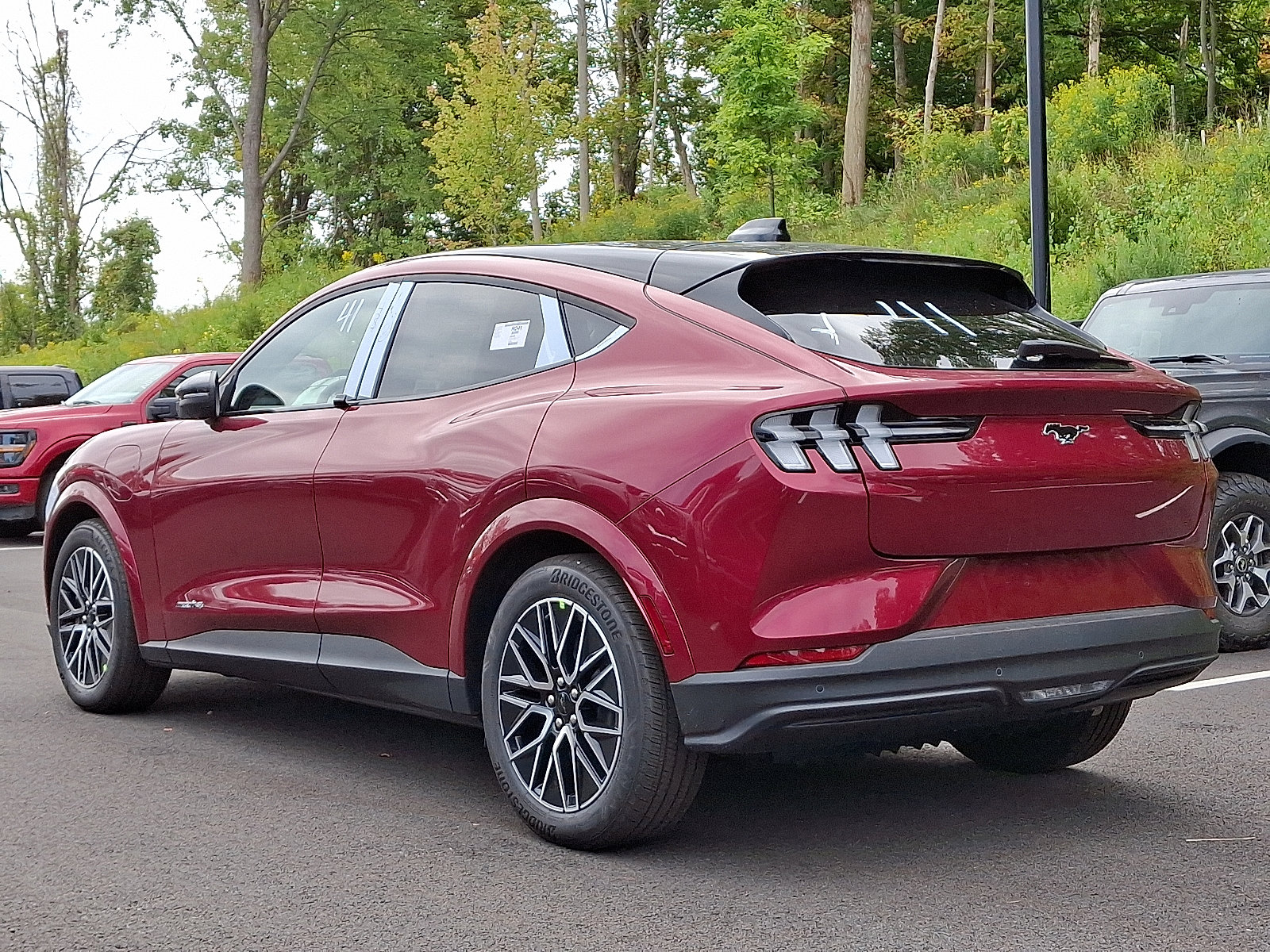 2025 Ford Mustang Mach-E Premium photo 3