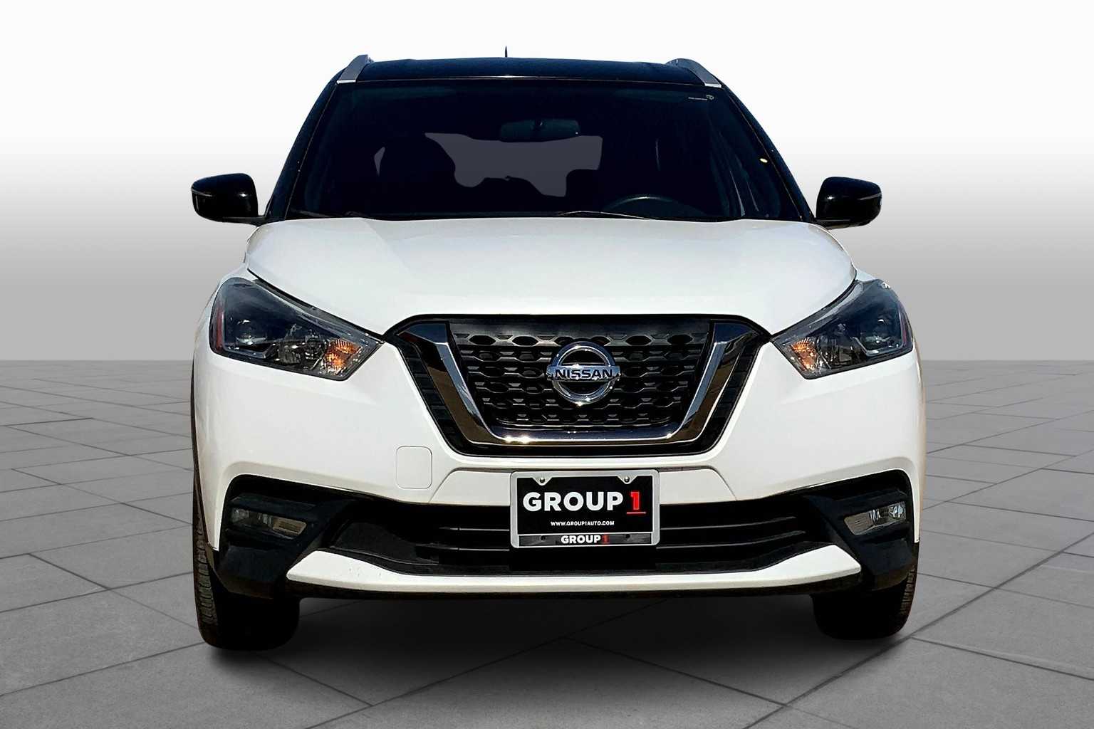 2019 Nissan Kicks SR photo 3