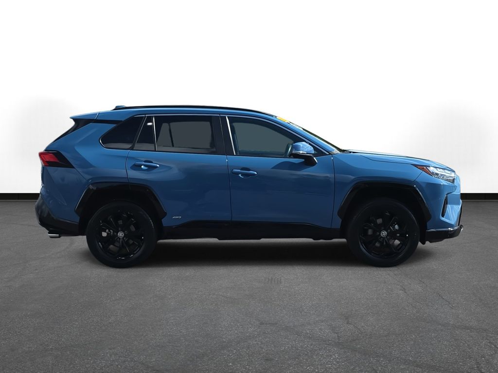 2022 Toyota RAV4 Hybrid SE photo 4