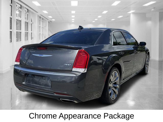 2019 Chrysler 300 Touring photo 2