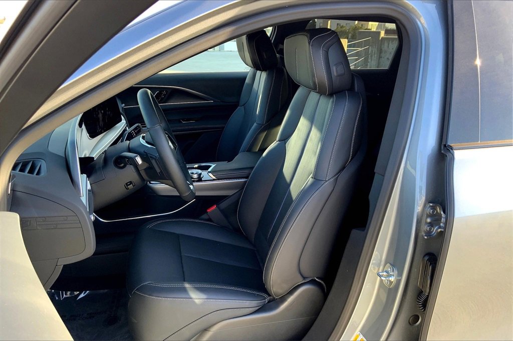 2025 Cadillac Lyriq Luxury photo 12