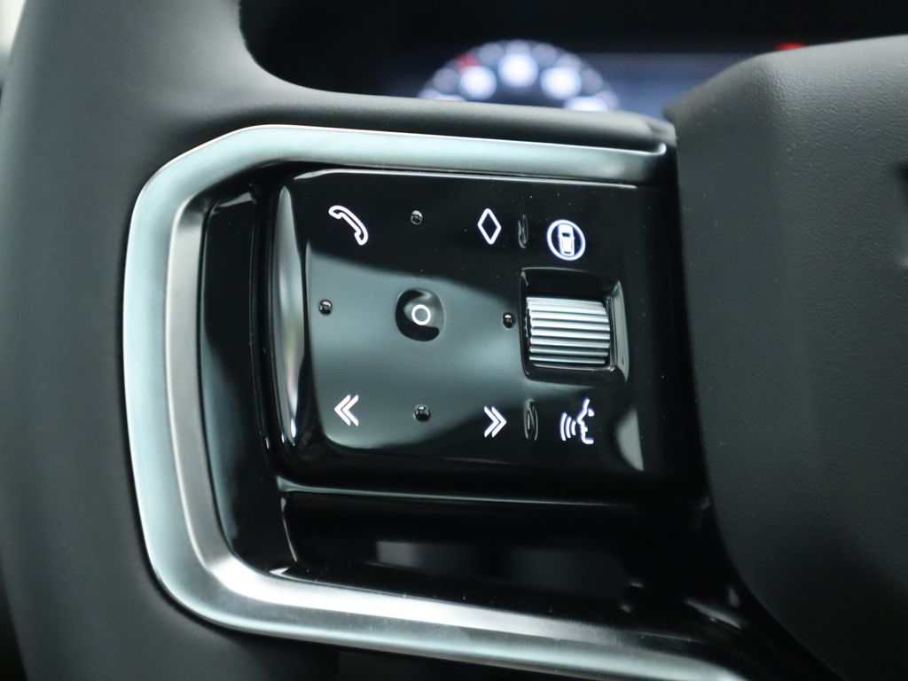 2025 Land Rover Discovery Sport S photo 8