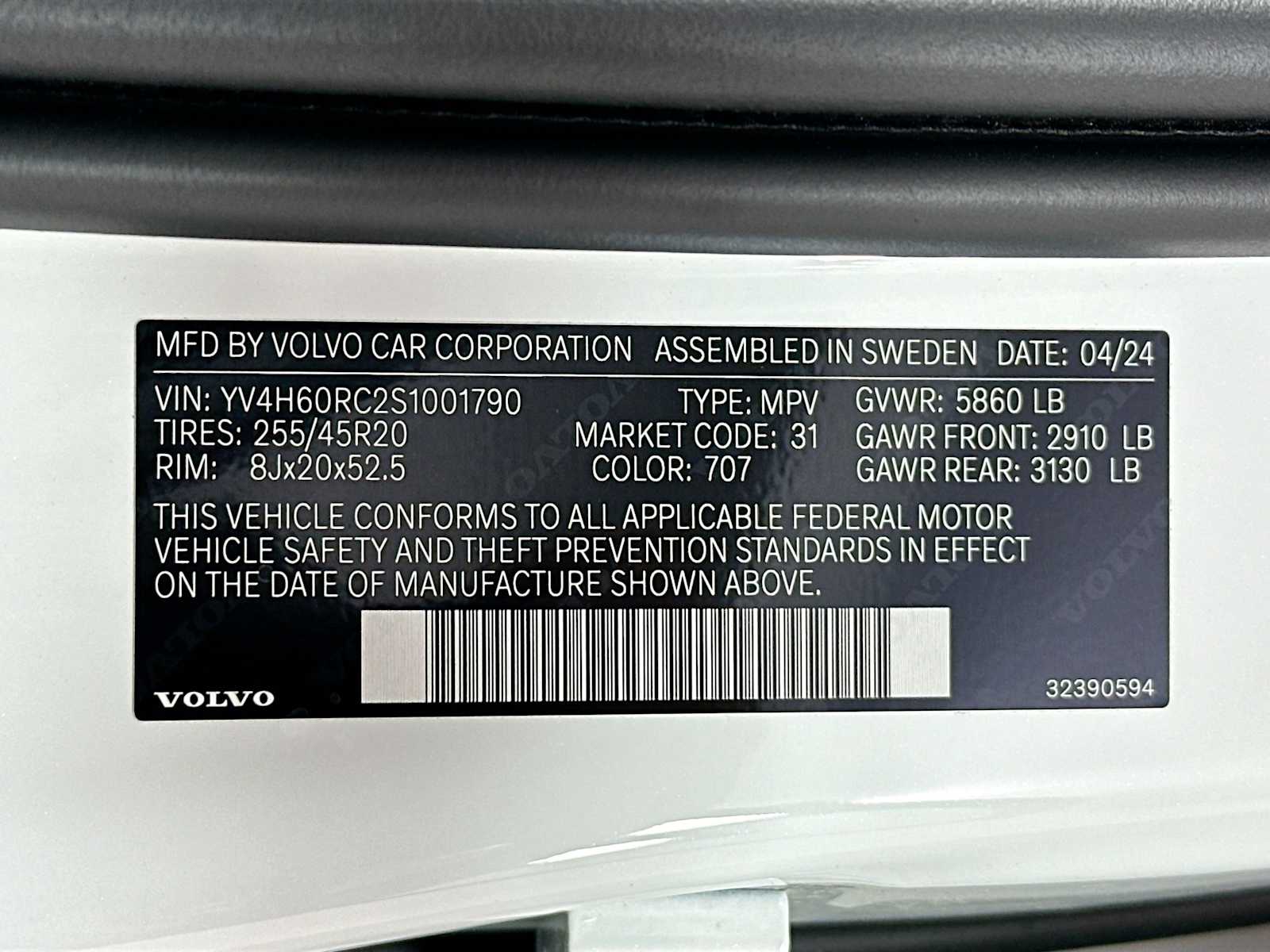 2025 Volvo XC60 T8 Plus photo 26