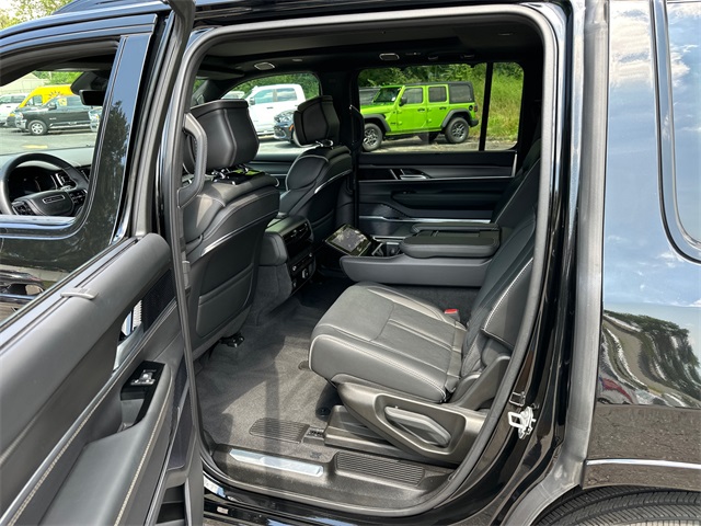 2024 Jeep Grand Wagoneer II photo 13