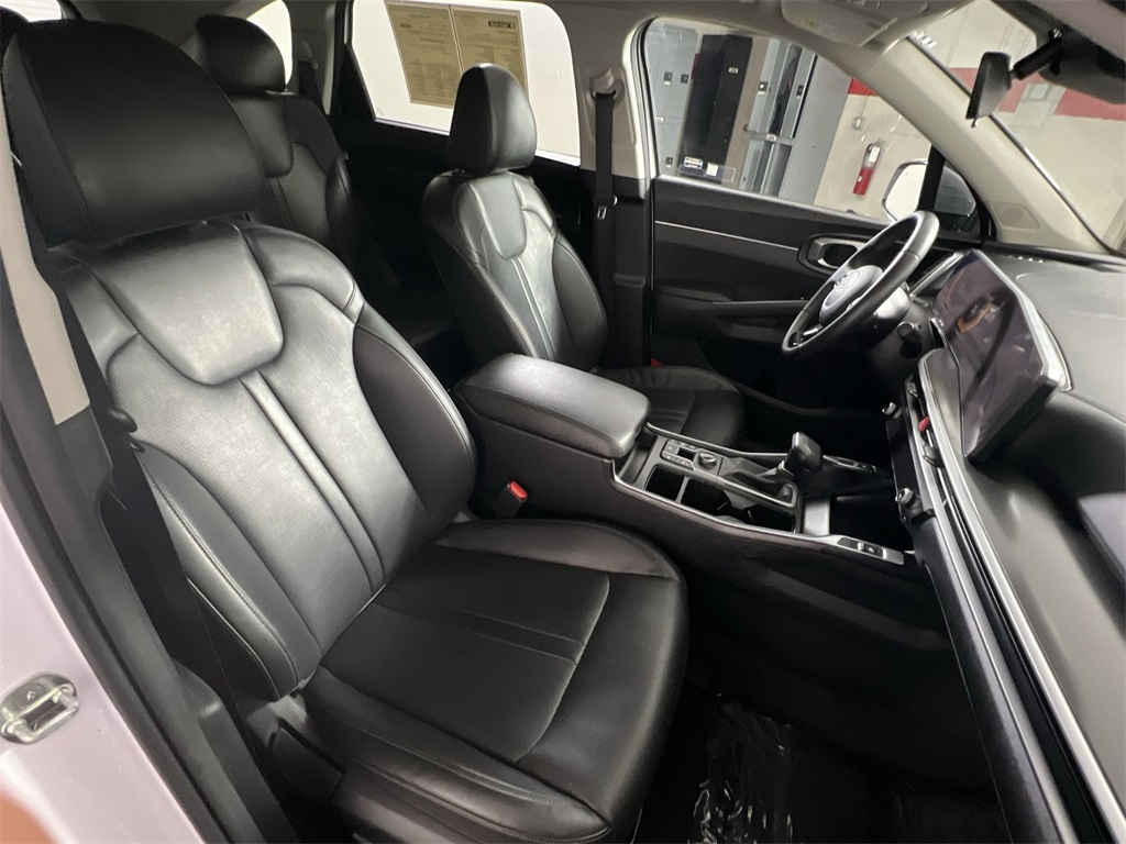2024 Kia Sorento S photo 25