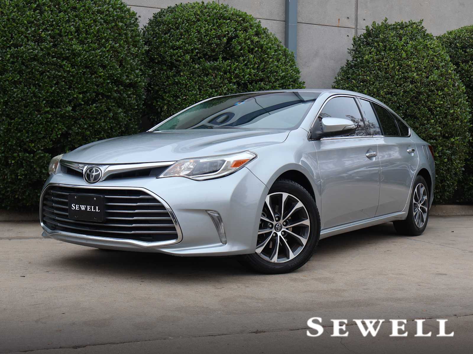 2017 Toyota Avalon XLE's photo