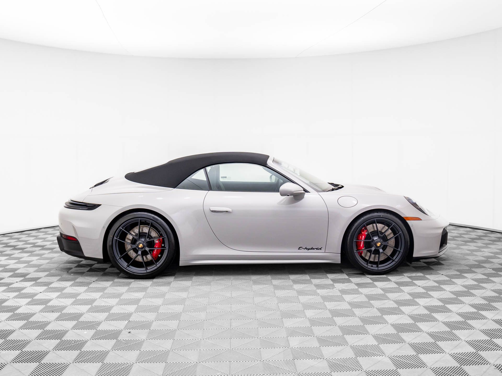 2026 Porsche 911 GTS photo 8