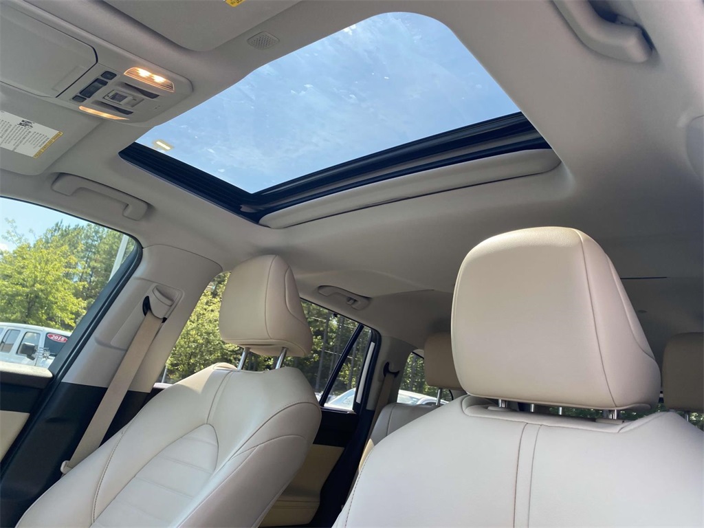 2022 Toyota Highlander XLE photo 13